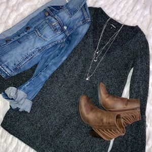 Selling barely used/new clothes that is super cute but no longer fits me